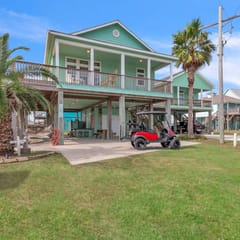 A'Bout Time Beach Retreat~Steps from beach~Golf cart