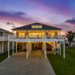 Near Beach~Grill~Relaxing Deck~Hear Crashing Waves