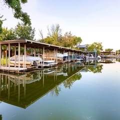 Lakefront Escape~Dock Access~Patio~Lake LBJ