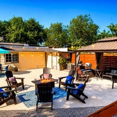 Private Yard~Fire Pit~Outdoor Games~Casita