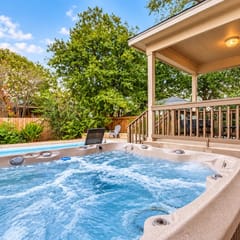 Pool Days~Hot Tub~BBQ Bites-Mins from SeaWorld