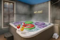 Hot Tub~Sauna~Fire Pit~Putting green~Downtown - Image 2