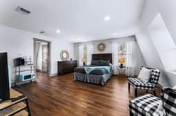 Large Suite~Near Downtown~River Home~Games~Firepit - Image 4