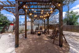 Near Downtown~Walk to Main St~River House~Firepit - Image 4