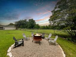 On Lake~Retreats~Family Gatherings~Game Room~Pets - Image 3