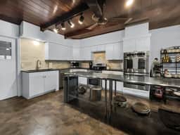 On Lake~Retreats~Family Gatherings~Game Room~Pets - Image 4