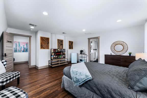 Large Suite~Near Downtown~River Home~Games~Firepit - Image 2