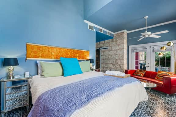Vibrant Location~Artistic Home~Downtown~King Bed - Image 4