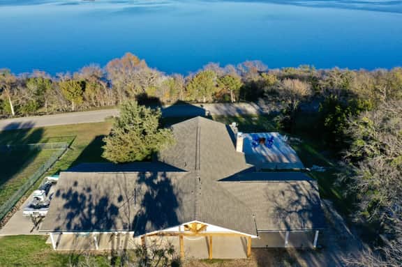 Walk to Lake Whitney~Fire Pit~BBQ Grill~King Bed - Image 2