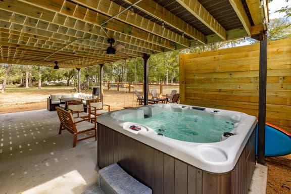300 steps from Lake~Hot Tub~Fire Pit~Game Rooms - Image 1