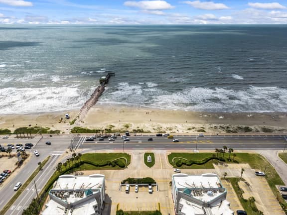 Heated Pool~Balcony~Near Beach~Galveston Attractions - Image 1