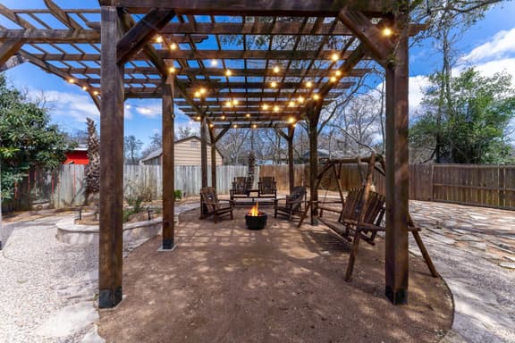 Large Suite~Near Downtown~River Home~Games~Firepit - Image 1