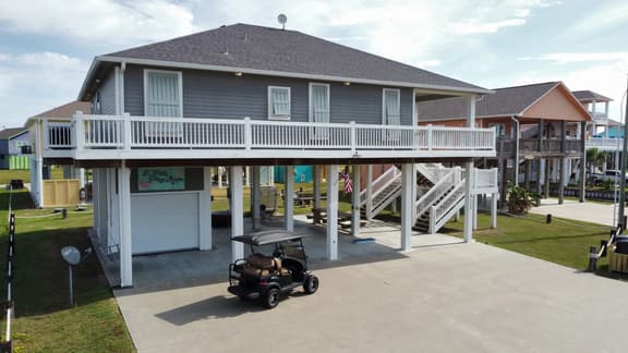 Hot Tub~Golf Cart~Near beach~Coastal Retreat - Image 1