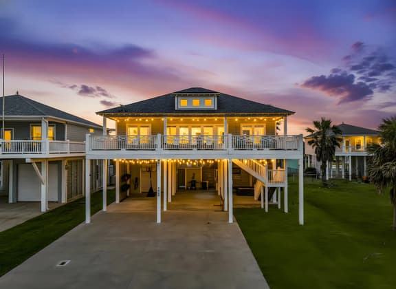 Near Beach~Grill~Relaxing Deck~Hear Crashing Waves - Image 1