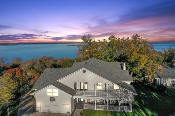 On Lake~Retreats~Family Gatherings~Game Room~Pets - Image 1