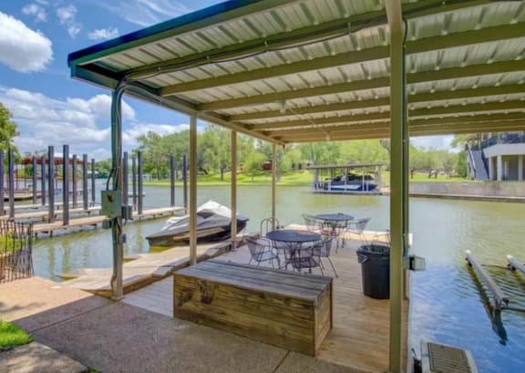 Waterfront Getaway~Lake Access~Deck~BBQ Grill - Image 1