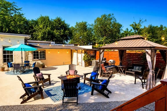 Private Yard~Fire Pit~Outdoor Games~Casita - Image 1